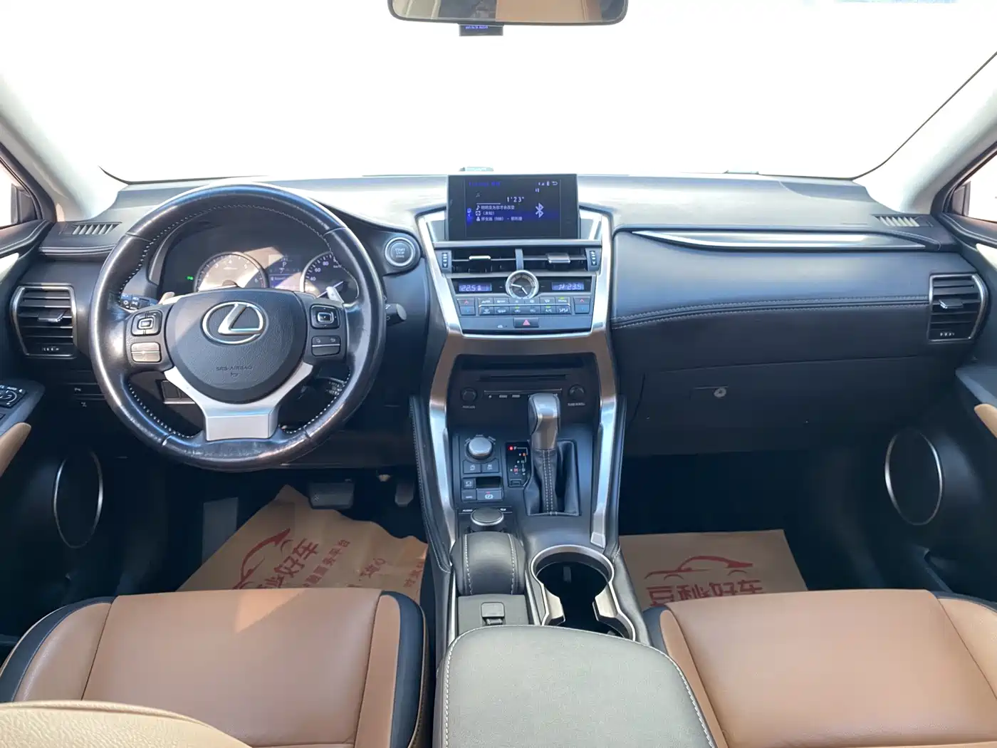 Lexus NX 2015 200t AWD F Sport фото 8