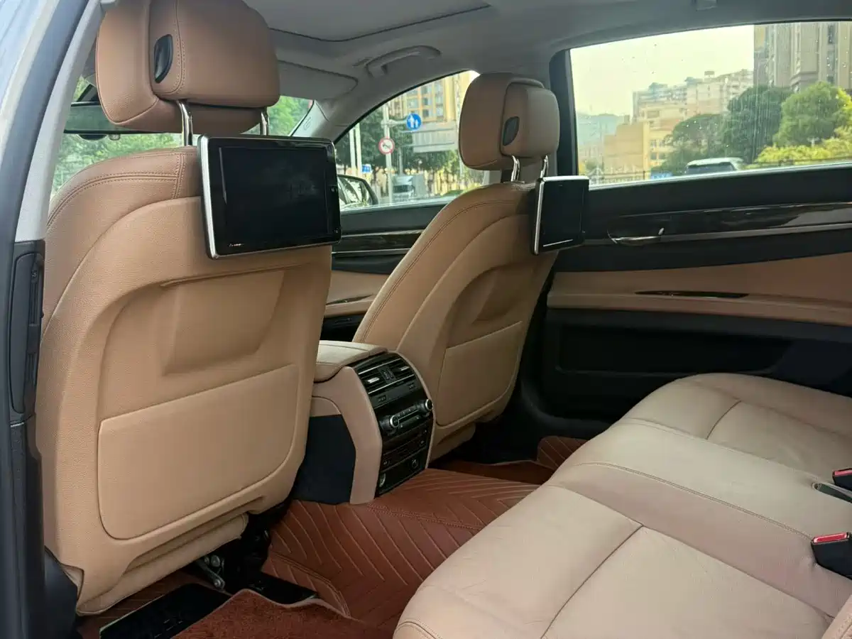 BMW 7 Series 2013 Model 730Li Leading фото 8