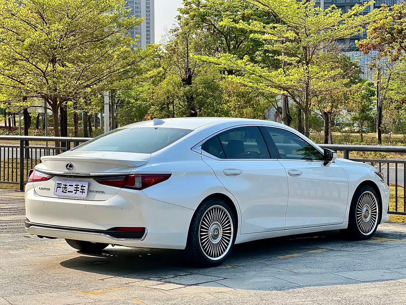 Lexus ES 2020 Model 300h Excellence Edition China V фото 9