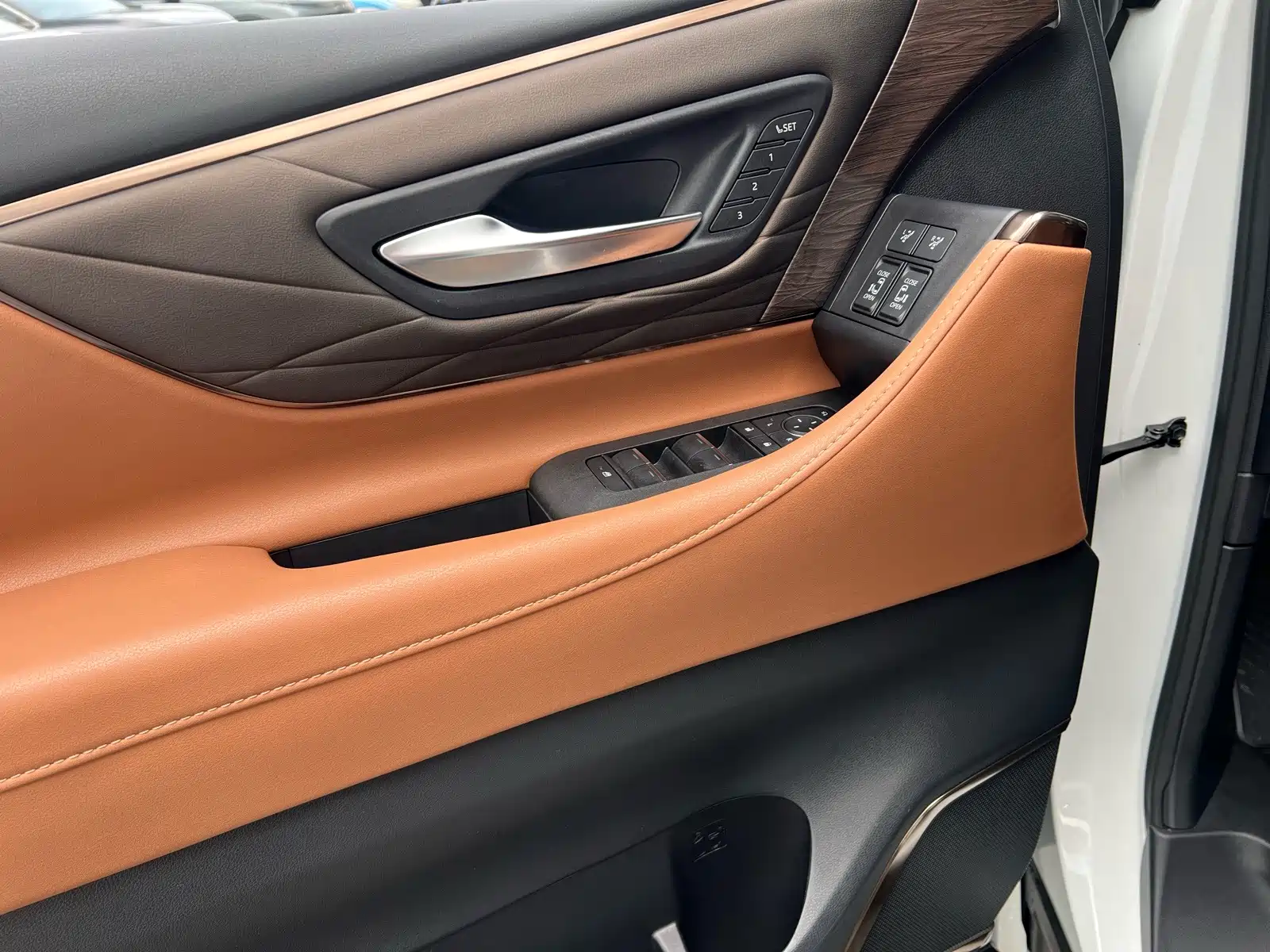 Фото 5 - Toyota Vellfire