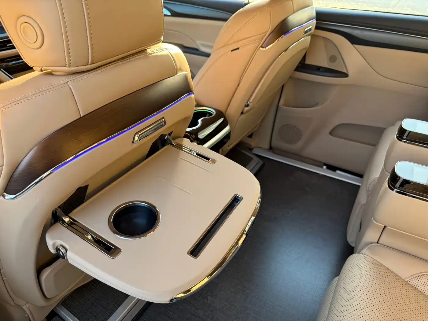 Buick GL8 2025 Land Business Class Comfort DG Edition фото 9