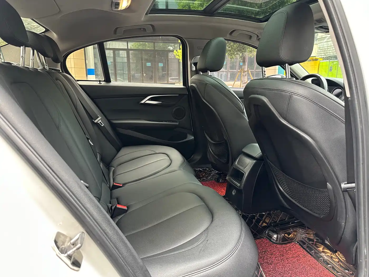 BMW 1 Series 2018 118i Sport Edition фото 10