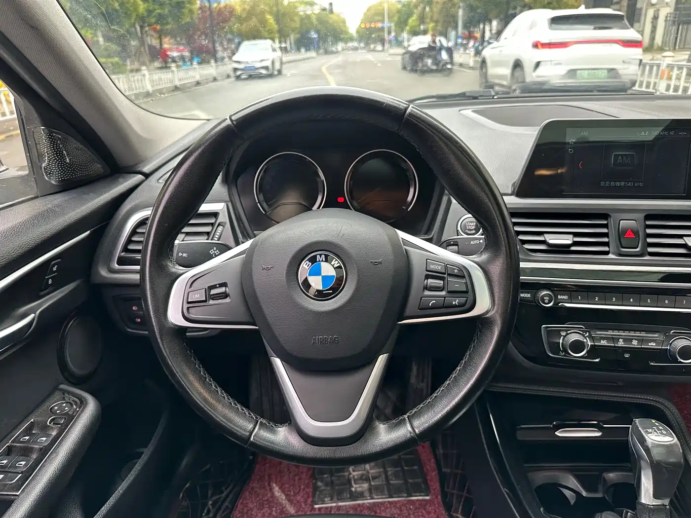 BMW 1 Series 2018 118i Sport Edition фото 13
