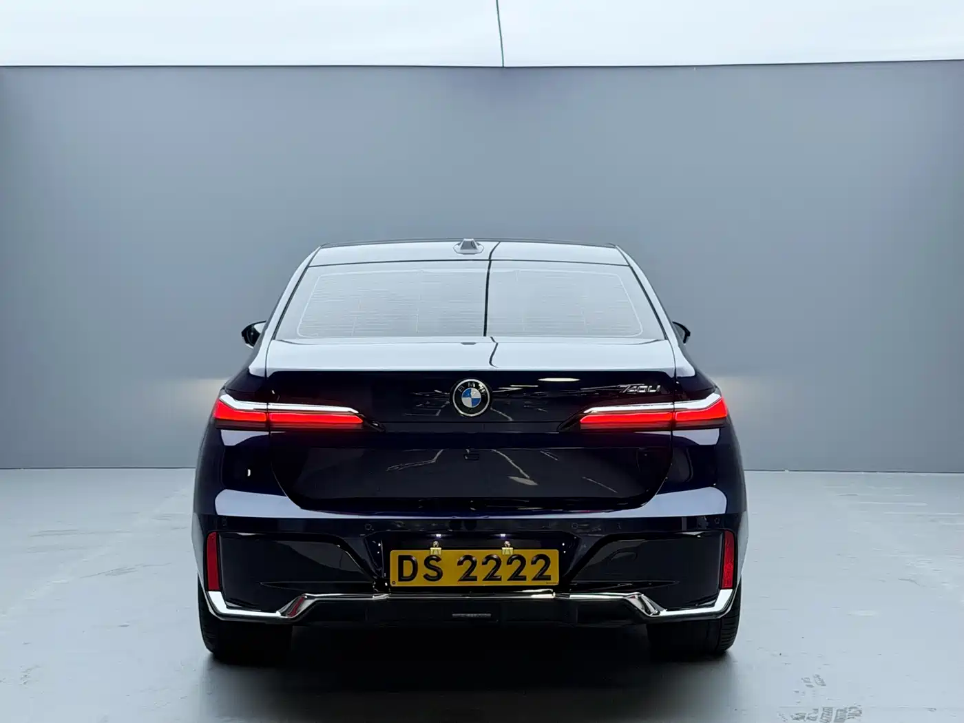 BMW 7 Series 2023 740Li Exclusive M Sport Package фото 2