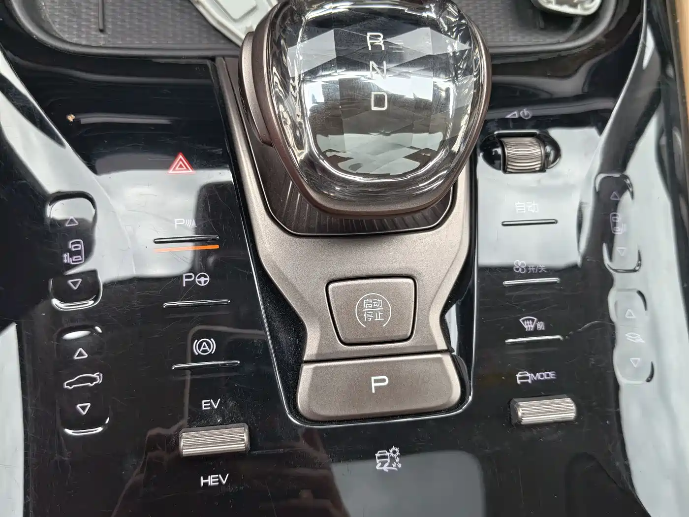 Denza D9 2022 DM-i 970 AWD Flagship фото 14