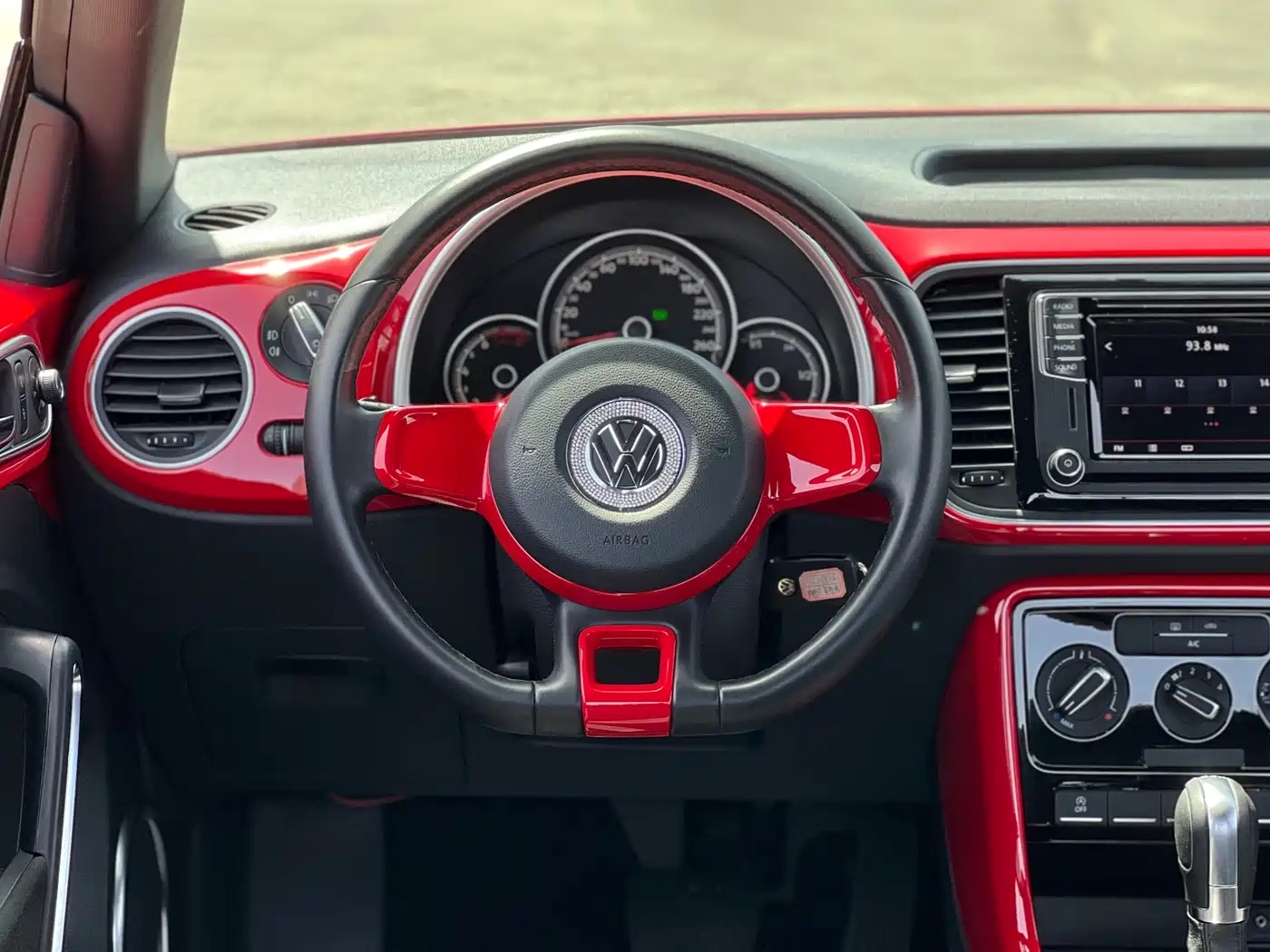 Volkswagen Beetle 2018 180TSI Easy Joy Edition фото 9