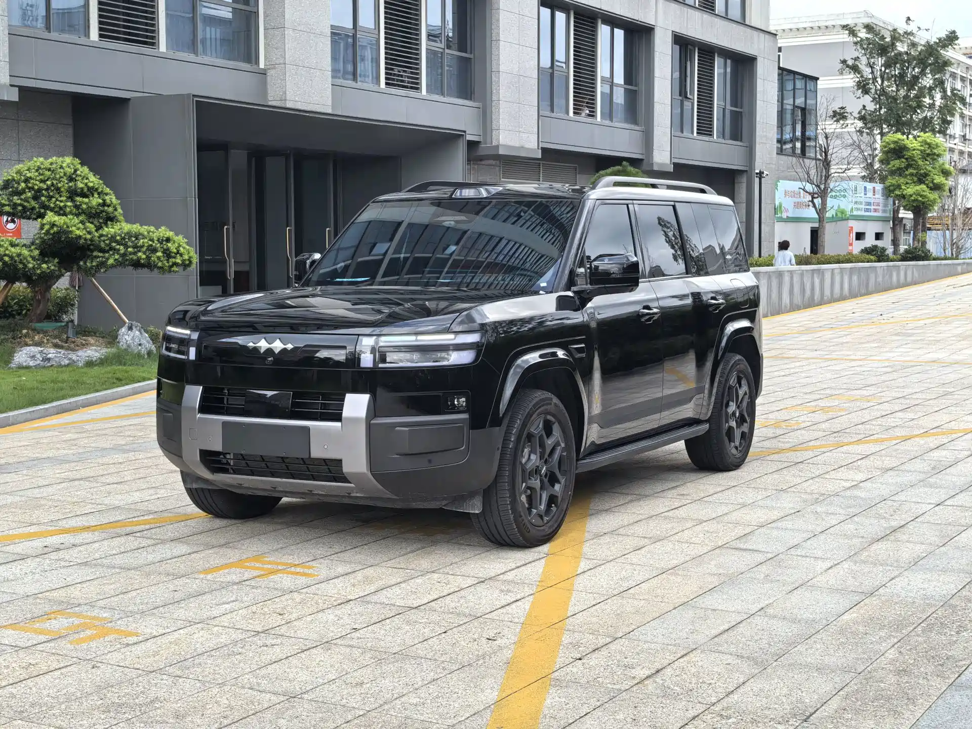 Photo 1 - Fang Cheng Bao Titanium 7
