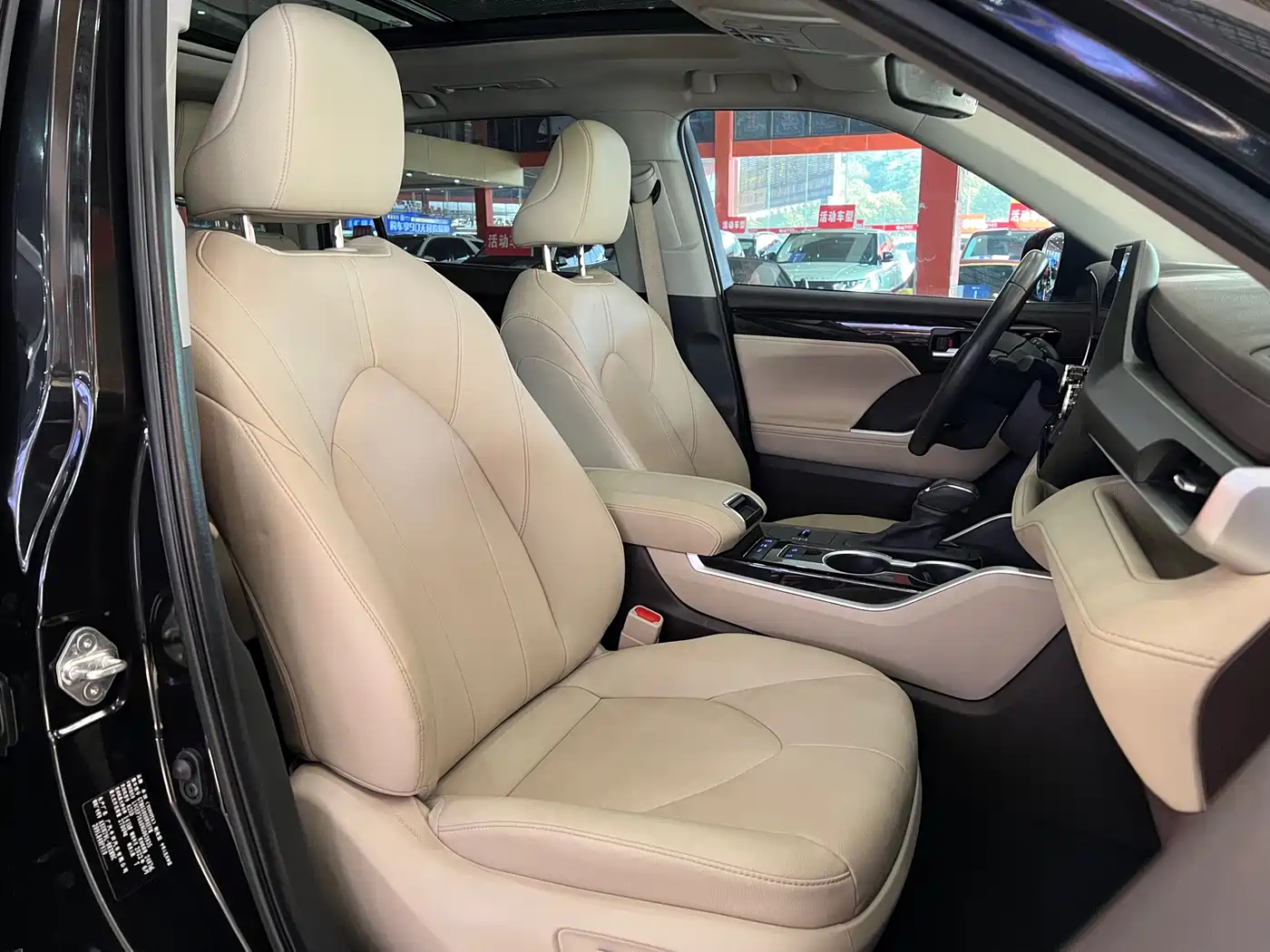 Toyota Highlander 2022 Model Dual Engine 2.5L 4WD Premium Edition 7-Seater фото 14