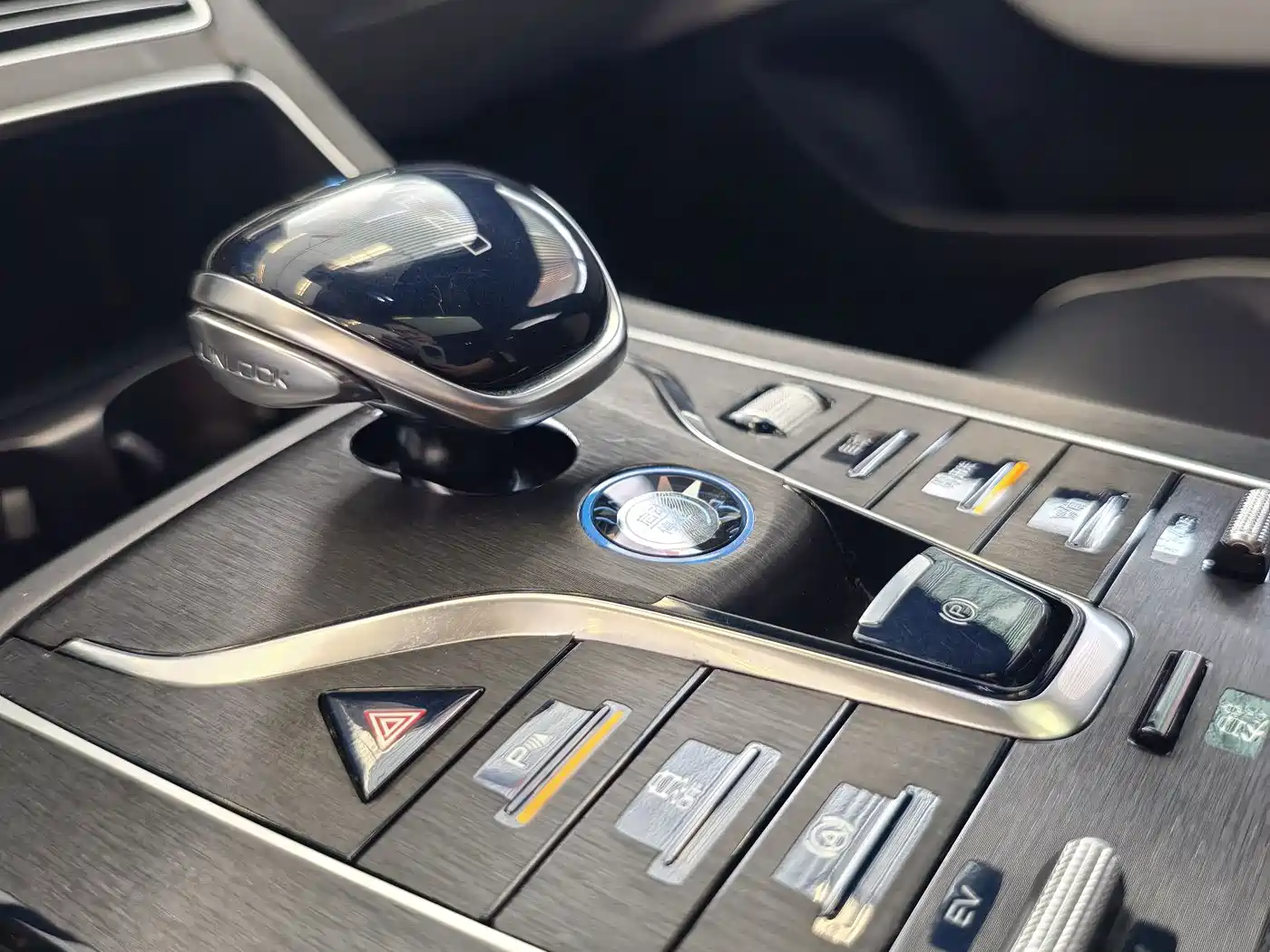 BYD Qin PLUS 2021 DM-i 55KM Flagship фото 10