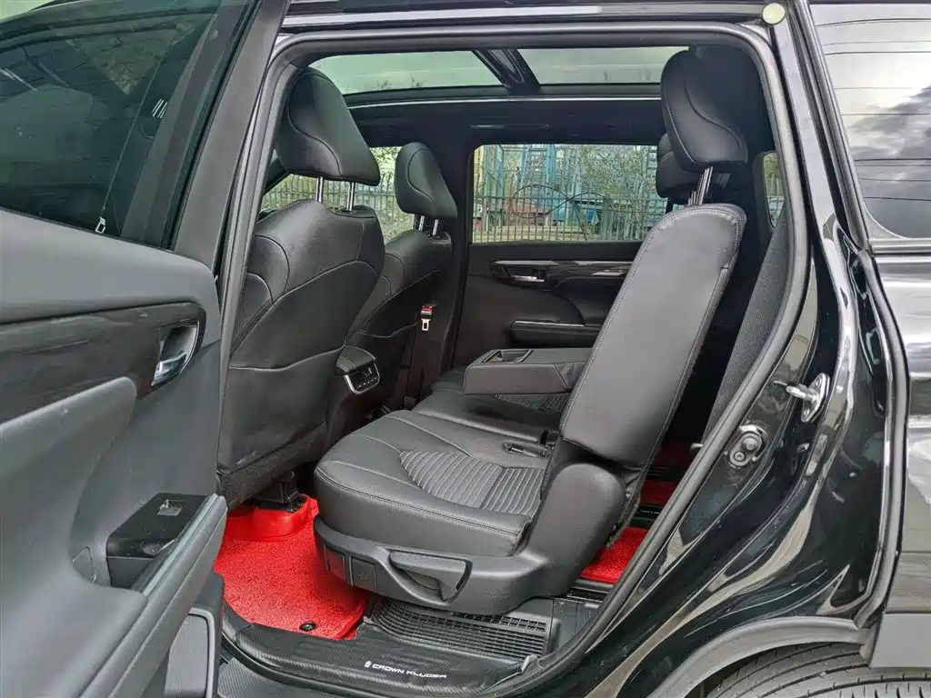 Toyota Crown Kluger 2023 2.5L HEV AWD Premium Edition фото 10