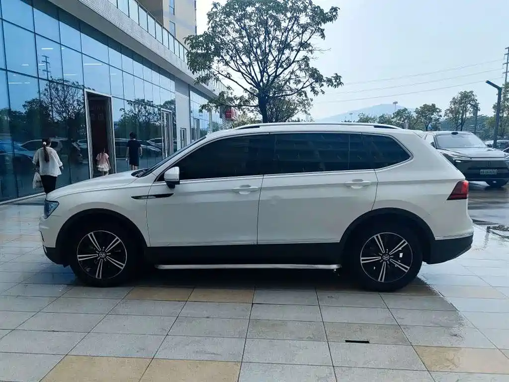Volkswagen Tiguan L 2021 330TSI Automatic 2WD Smart фото 3