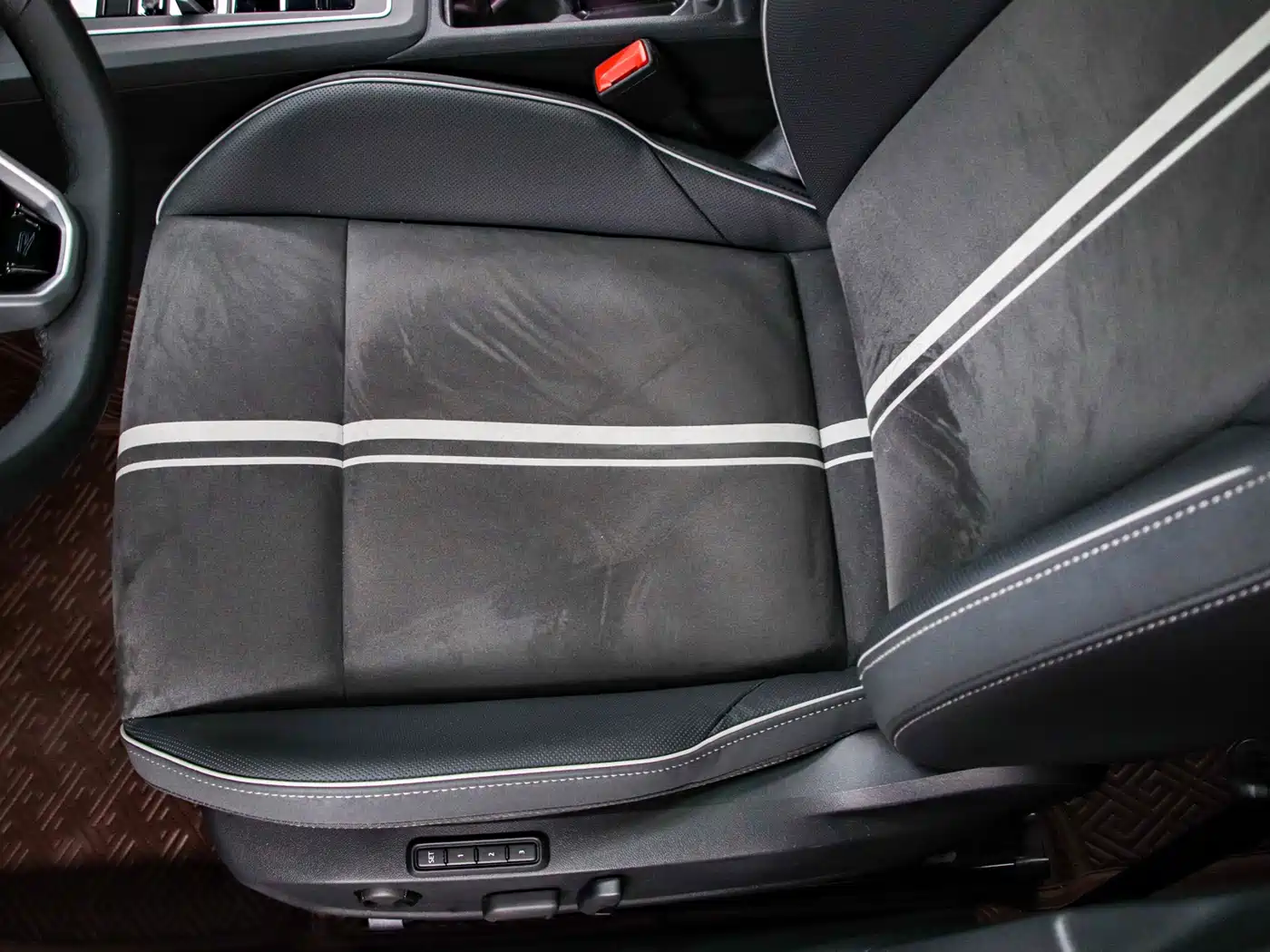 Volkswagen Golf 2023 Model 280TSI DSG R-Line фото 14