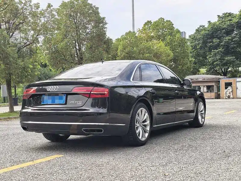 Фото 15 - Audi A8