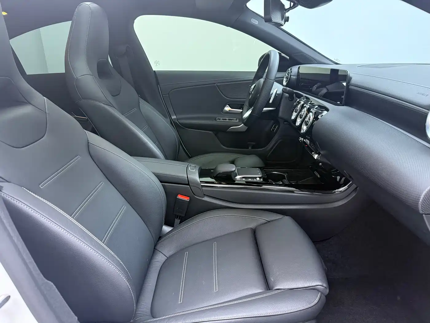 صورة 10 - Mercedes-Benz CLA (Import)