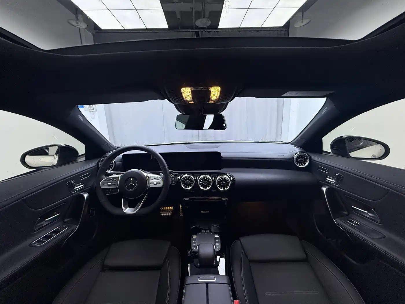 صورة 9 - Mercedes-Benz CLA (Import)