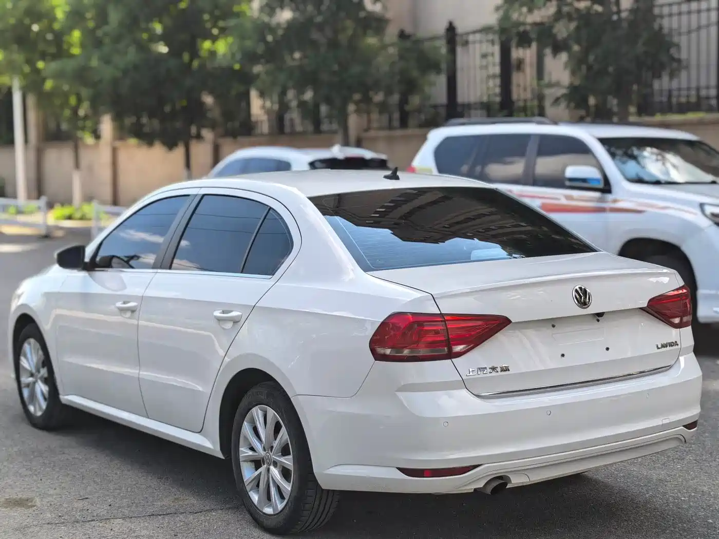 Volkswagen Lavida 2017 1.6L Automatic Comfort Edition фото 9