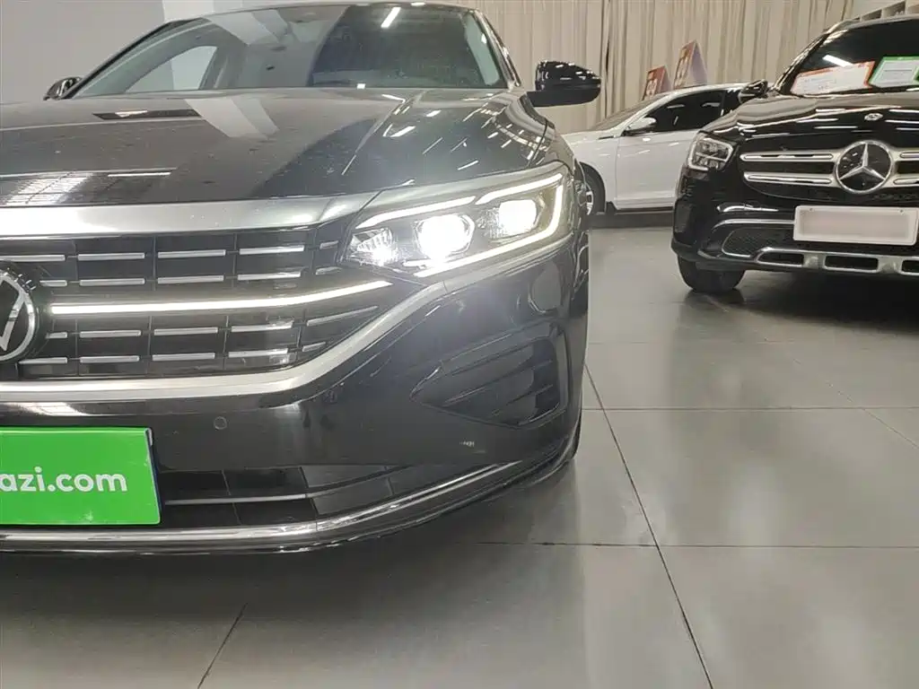 Volkswagen Passat 2022 330TSI Luxury Edition фото 24