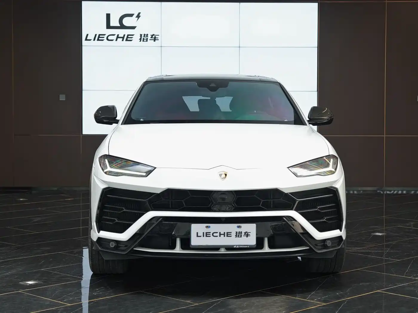 Lamborghini Urus 2018 4.0T V8 фото 2
