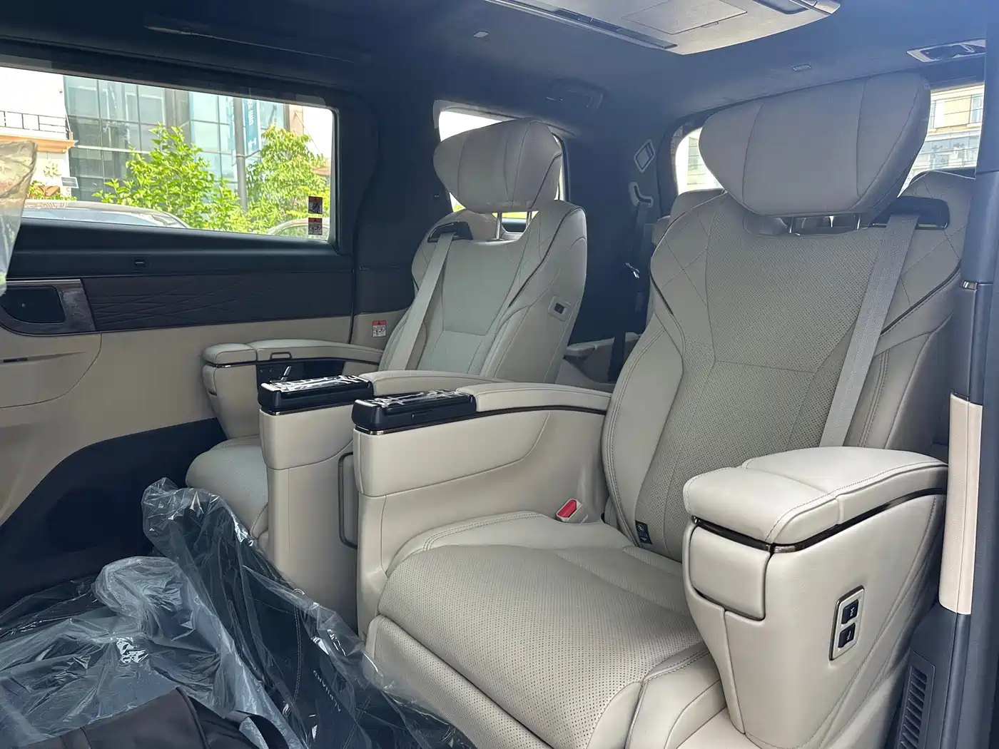 Toyota Alphard 2025 Hybrid 2.5L Prestige Gold Edition фото 7