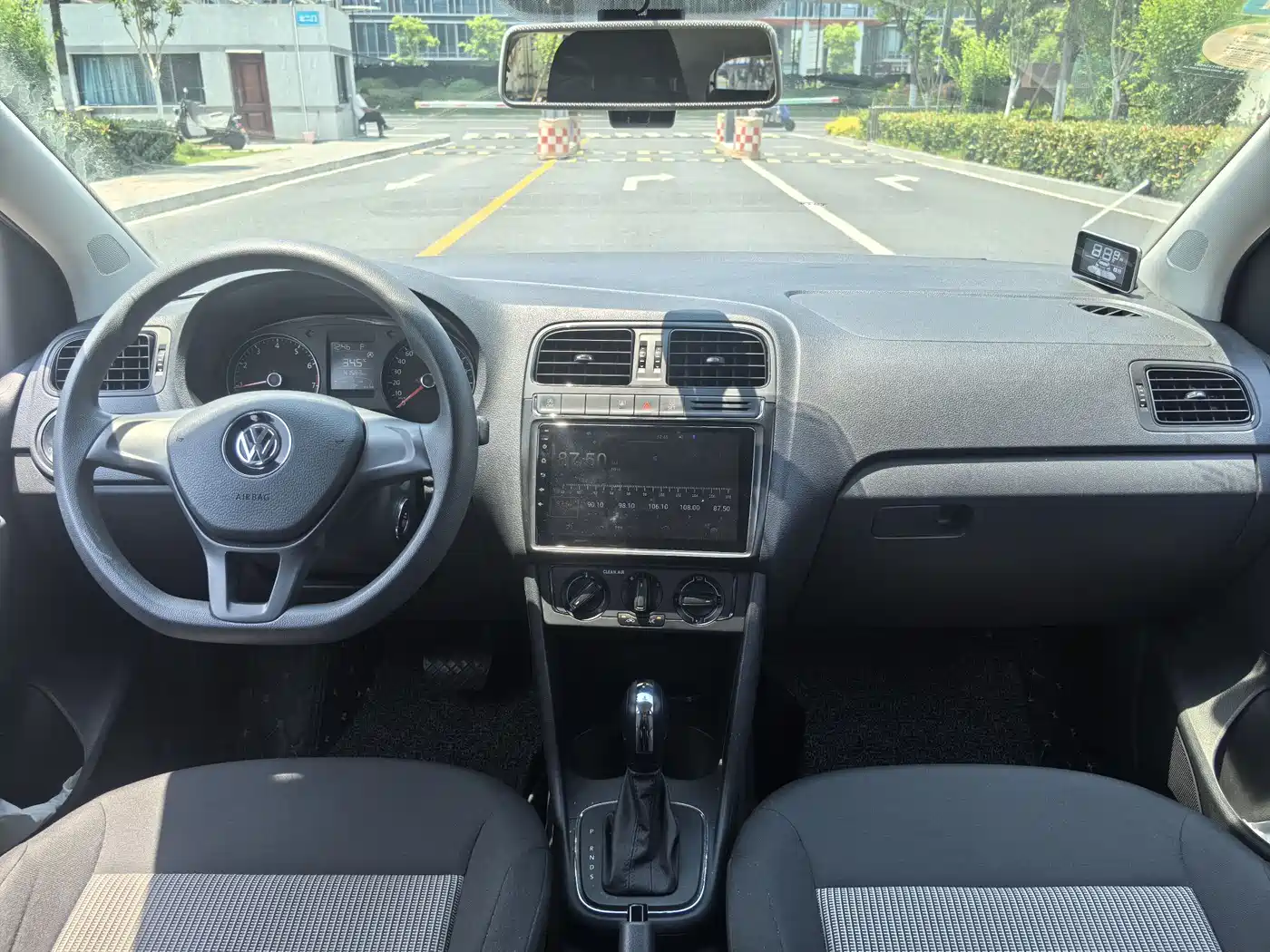 Volkswagen Polo 2018 1.5L Auto Safe Drive фото 12