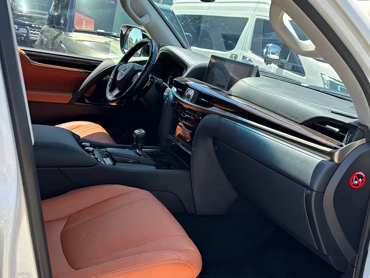 Lexus LX 2019 570 Dynamic Luxury Edition фото 15