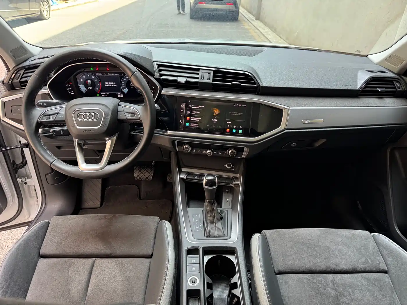 Audi Q3 2023 35 TFSI Progressive Dynamic (1.4T) фото 8