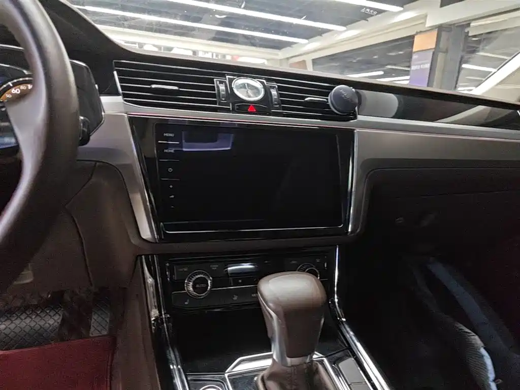 VOLKSWAGEN HUIANG