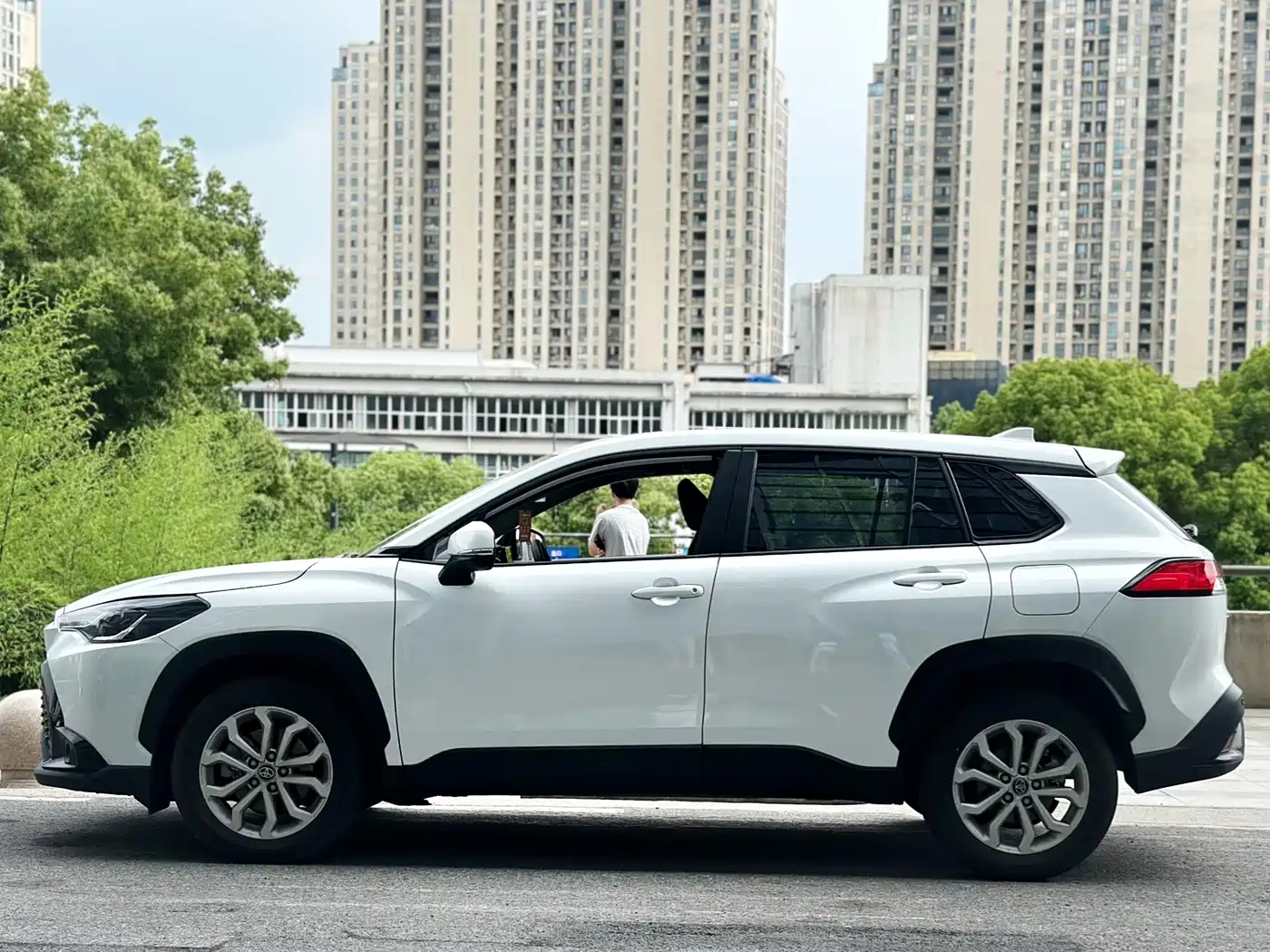 Toyota Frontlander 2024 2.0L CVT Elite Edition фото 7