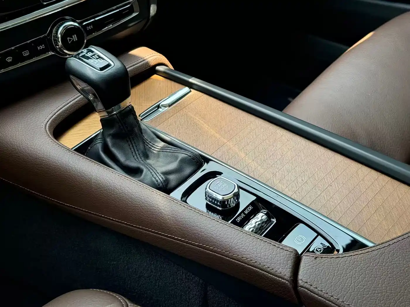 Фото 9 - Volvo S90