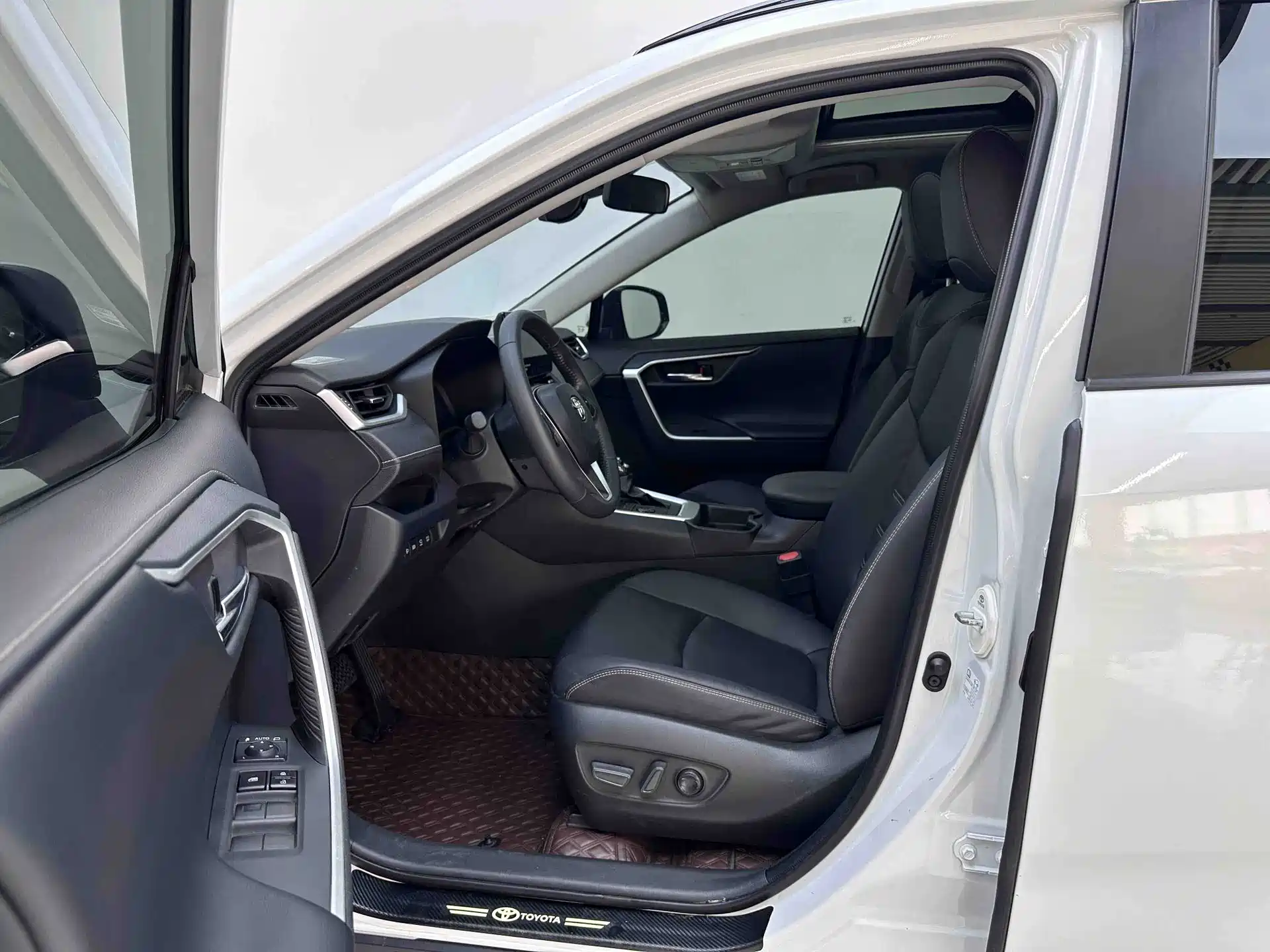 صورة 11 - Toyota RAV4