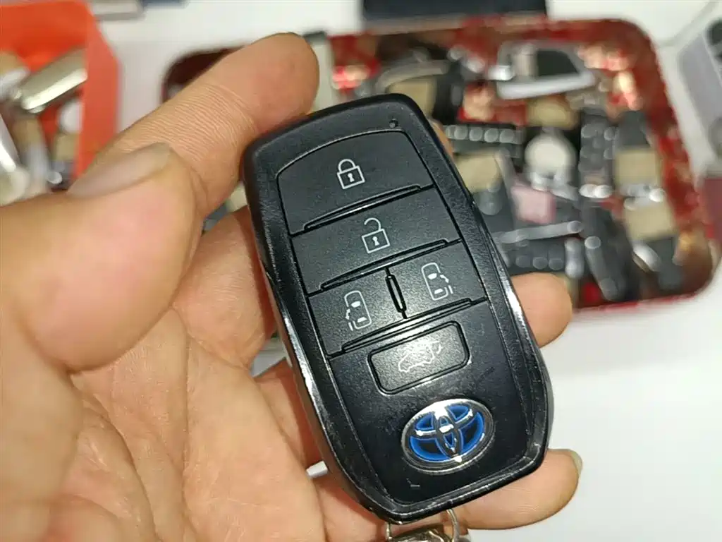 Toyota Sienna 2021 2.5L Hybrid Premium Edition фото 9