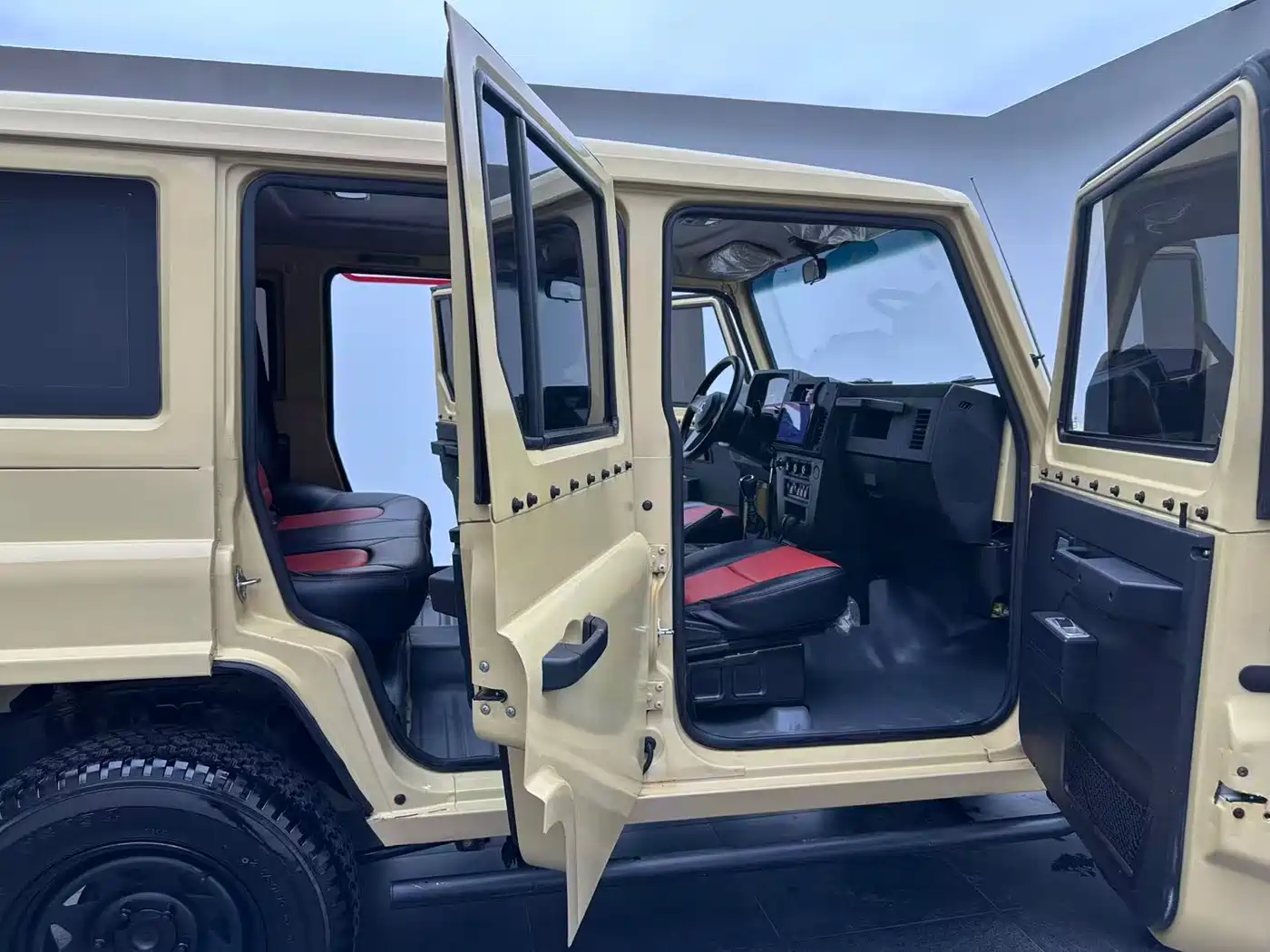 BAW (Beijing Automobile Works) 212 Classic 2020 2.4T Square Door Hardtop фото 20