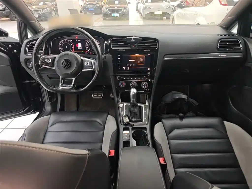 Volkswagen Golf 2020 280TSI DSG R-Line фото 10