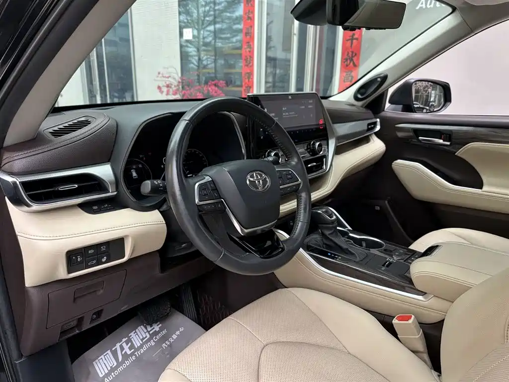 Toyota Highlander 2022 Dual Engine 2.5L 4WD Supreme Edition 7-Seater фото 10
