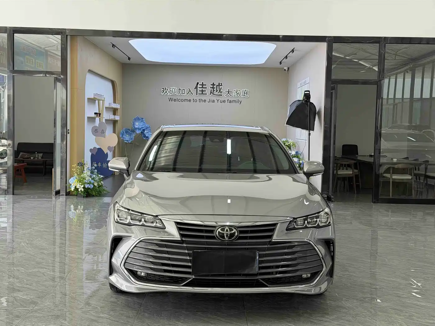 Toyota Avalon 2021 2.5L Luxury Edition фото 2