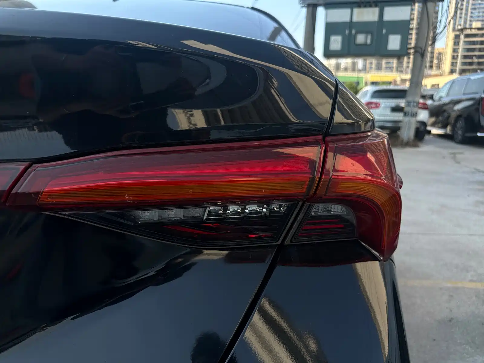 Photo 10 - Toyota Avalon