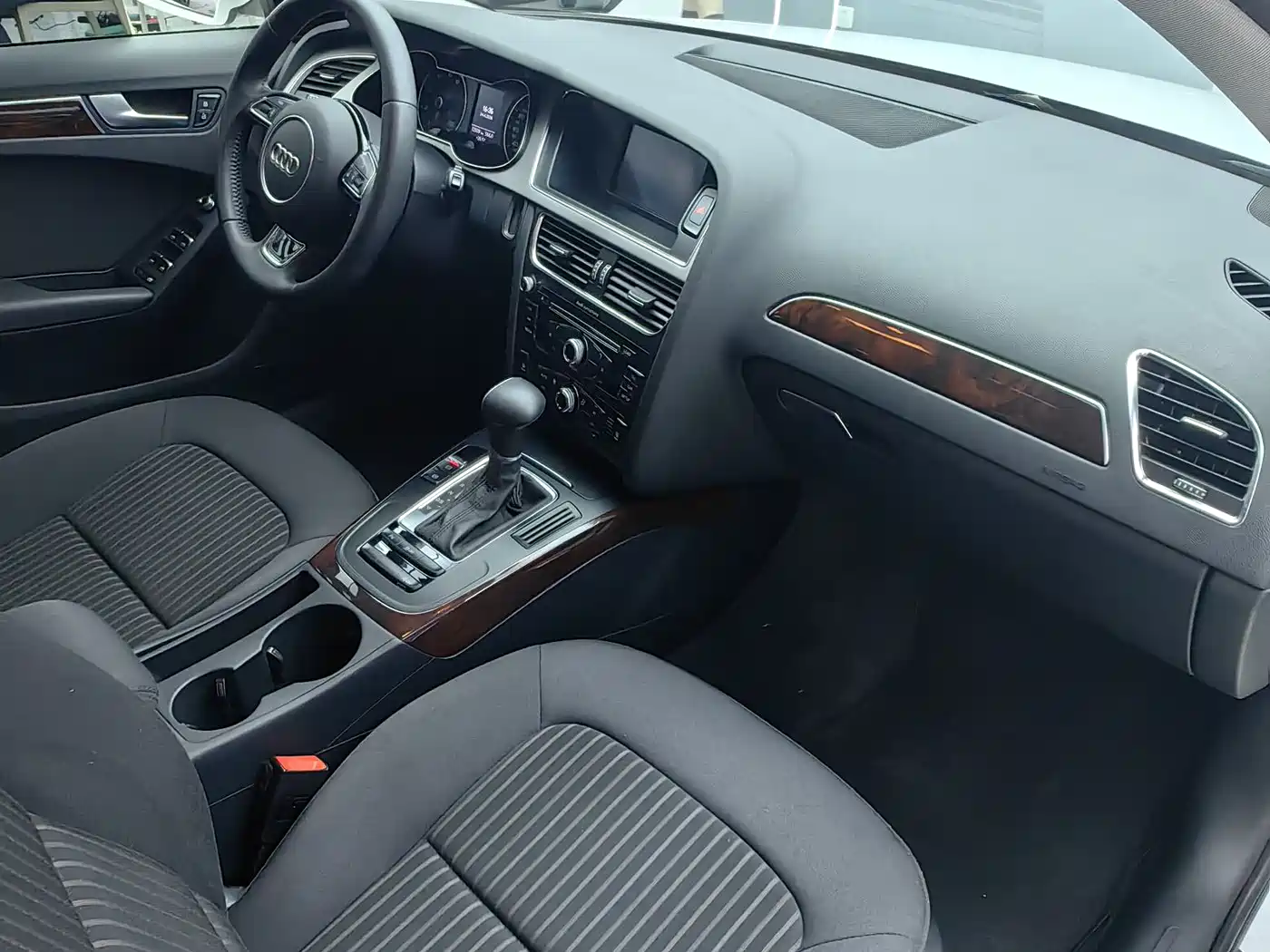 Audi A4L 2013 35 TFSI Automatic Standard фото 11