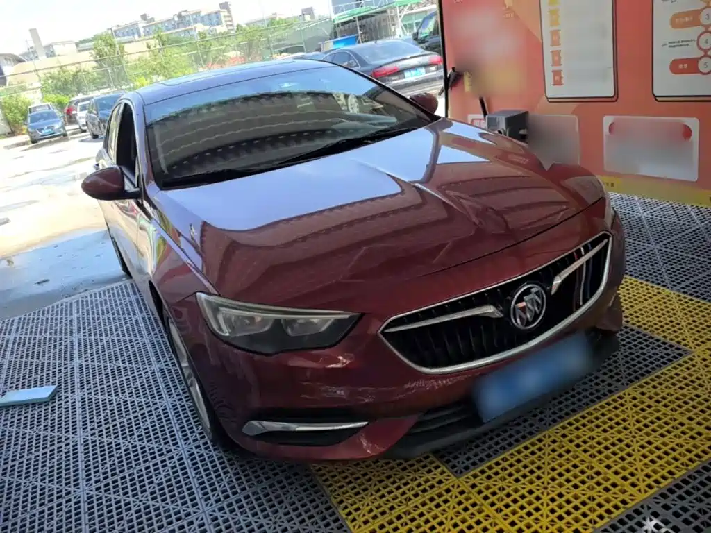 Photo 4 - Buick Regal
