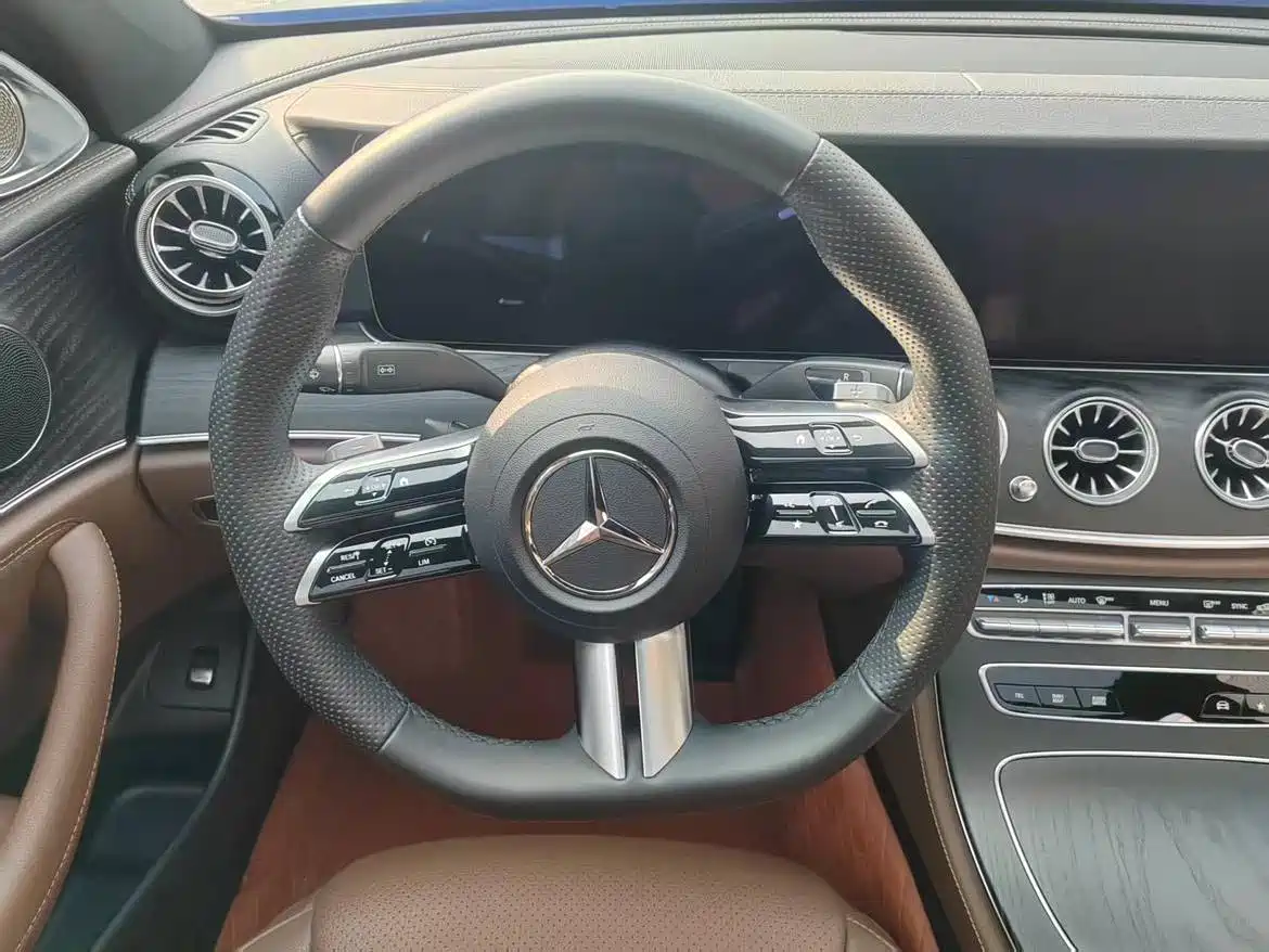 Mercedes-Benz E-Class 2023 E 300 L Sport Fashion фото 7