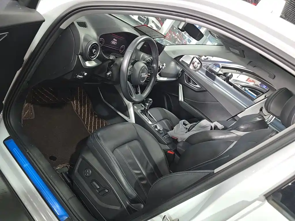 Photo 15 - Audi Q2L