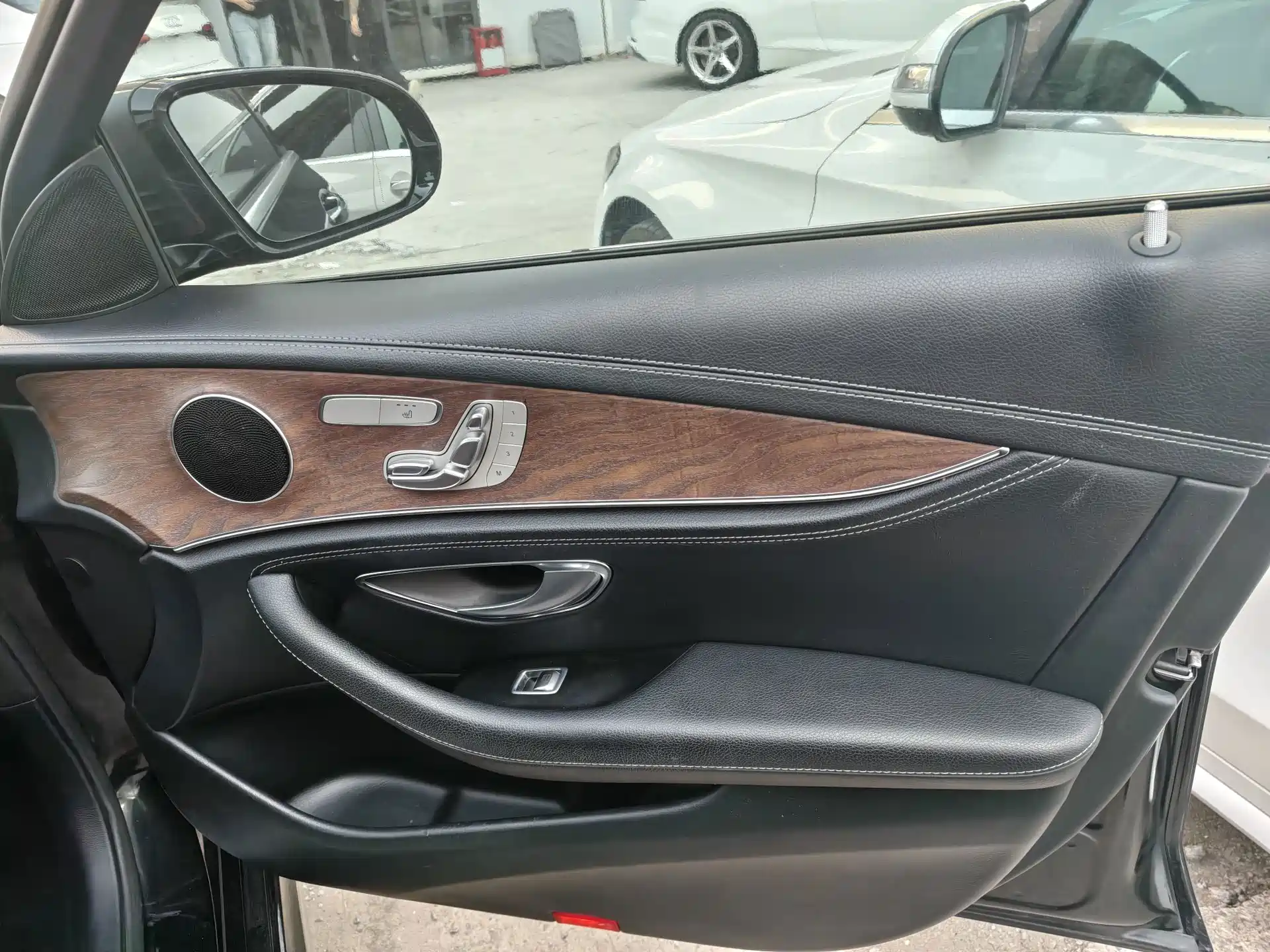 Фото 25 - Mercedes-Benz E-Class