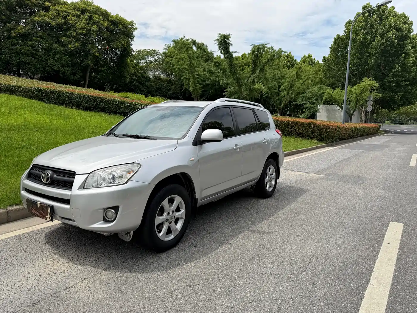 Toyota RAV4 Rongfang 2010 2.0L Automatic Luxury Upgrade Edition