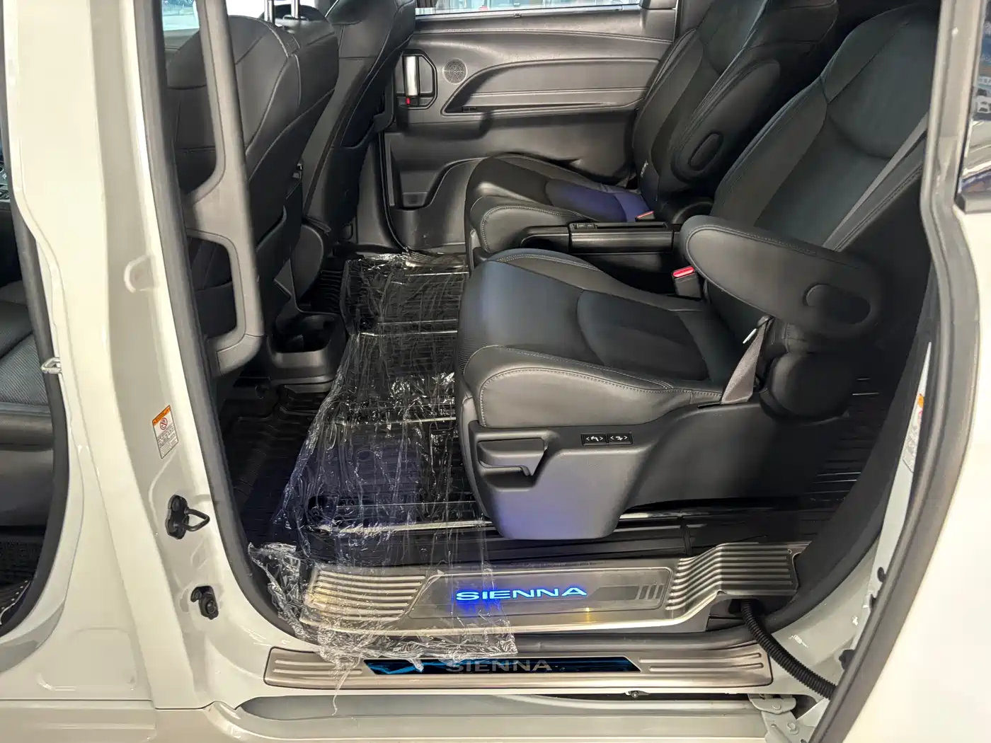 Toyota Sienna 2021 2.5L Hybrid Premium Edition фото 7