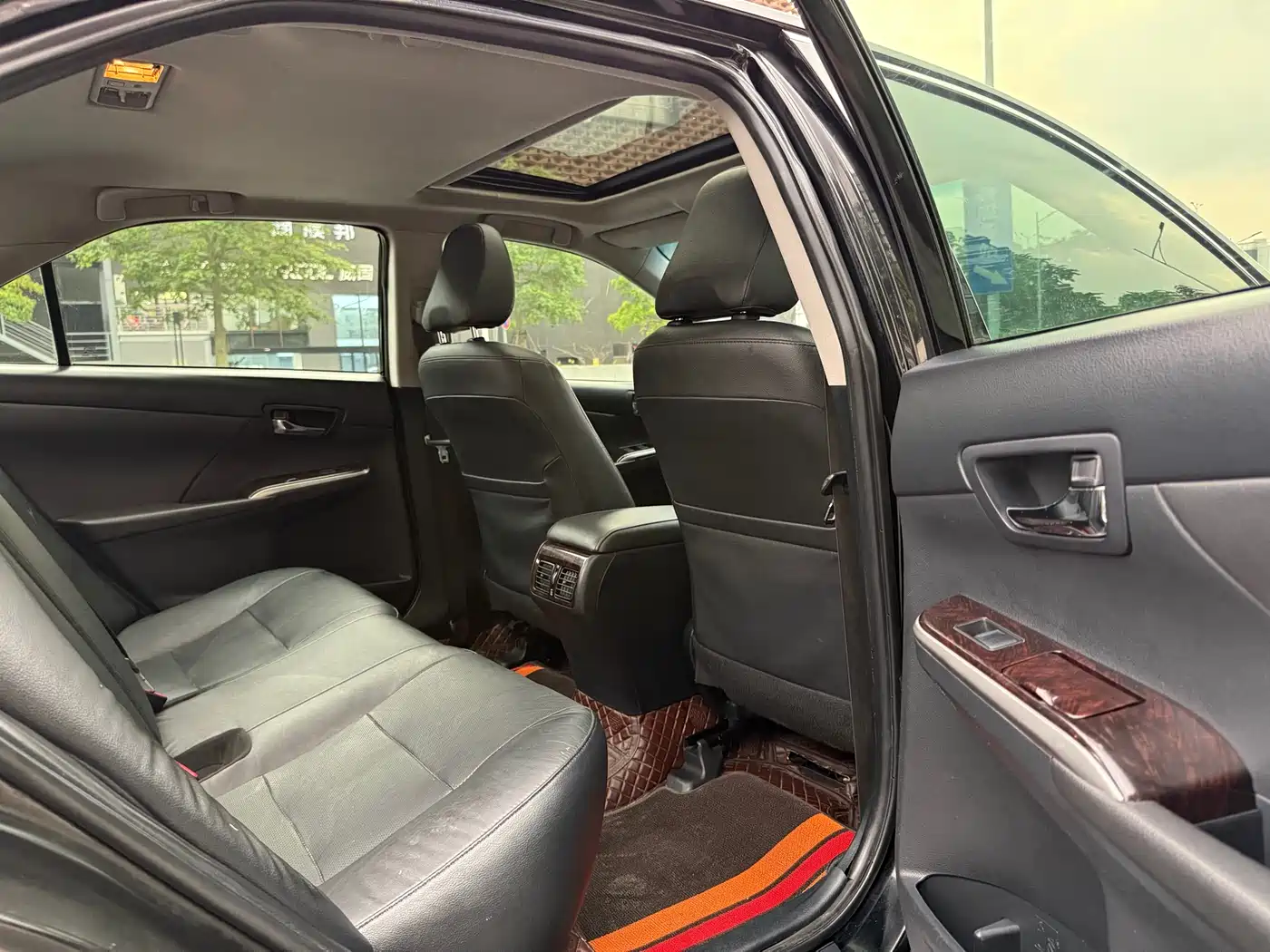 Toyota Camry 2015 2.0G Leading Edition фото 16