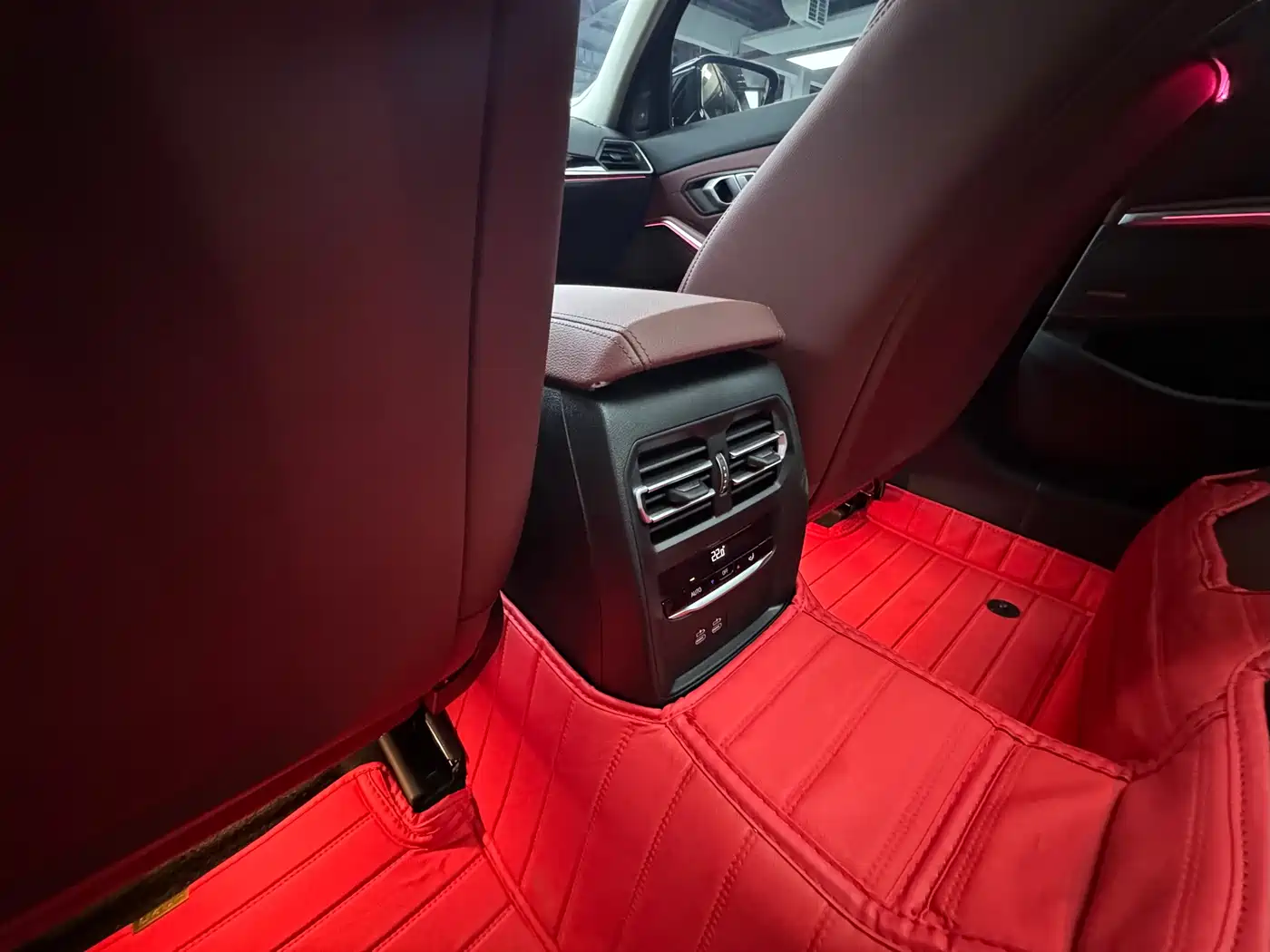 BMW 3 Series 2024 325Li M Sport Shadowline Package фото 11