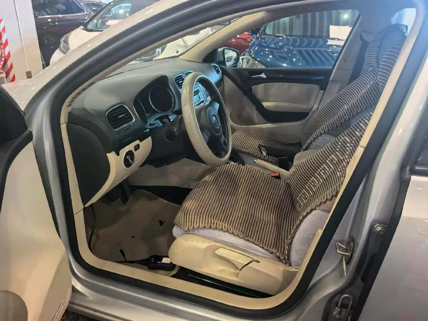 Volkswagen Golf 2010 1.6 Auto Comfort фото 3