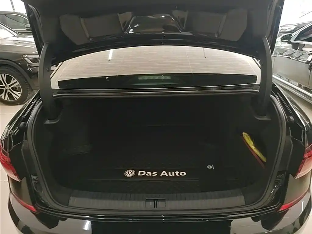 Volkswagen Passat 2024 380TSI Luxury фото 19