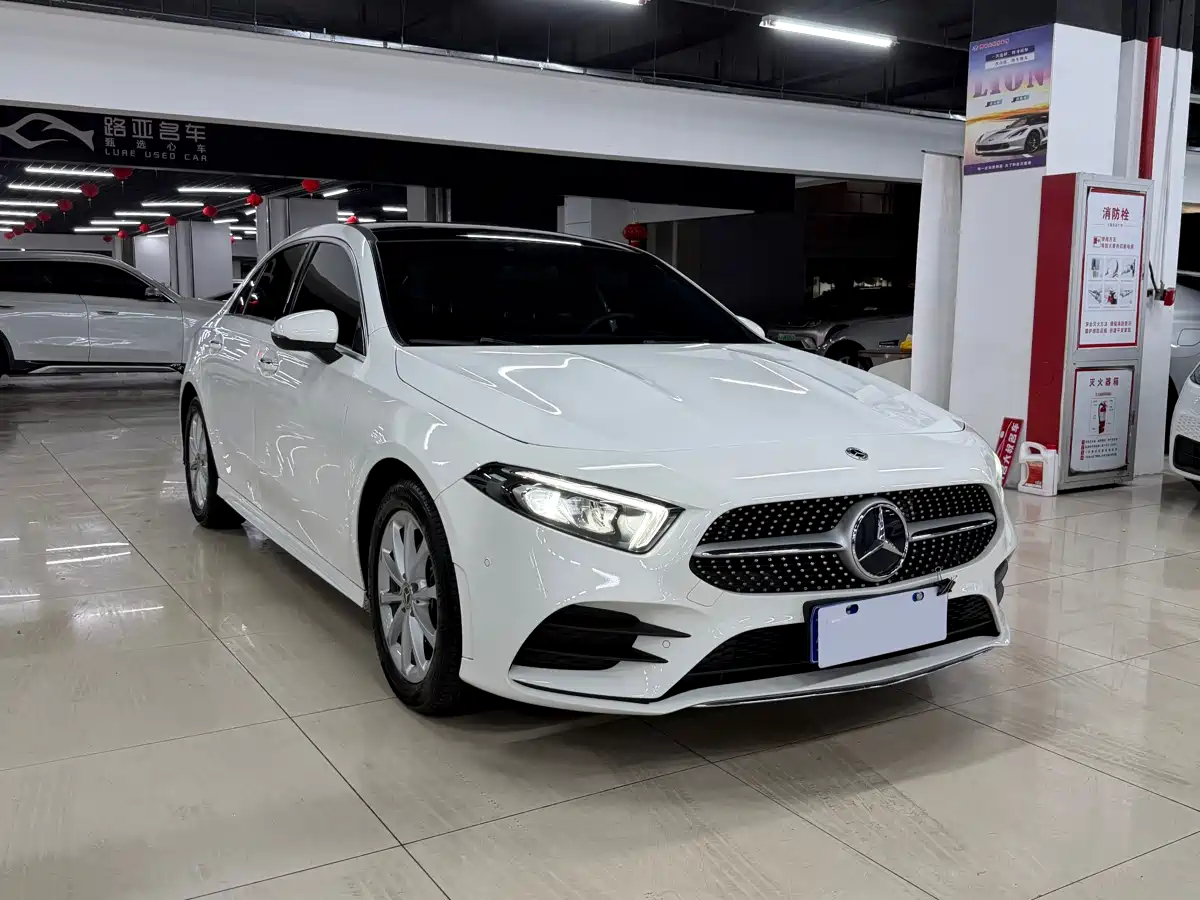 Mercedes-Benz A-Class 2021 A 200 L Sport Sedan Dynamic Type фото 3