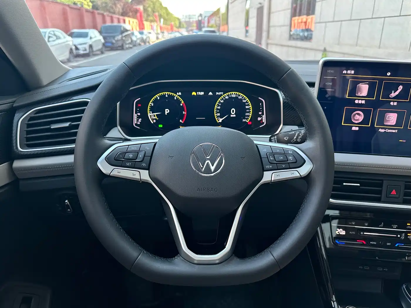 Volkswagen Tayron 2023 280TSI 2WD Luxury Plus Advanced Edition фото 8