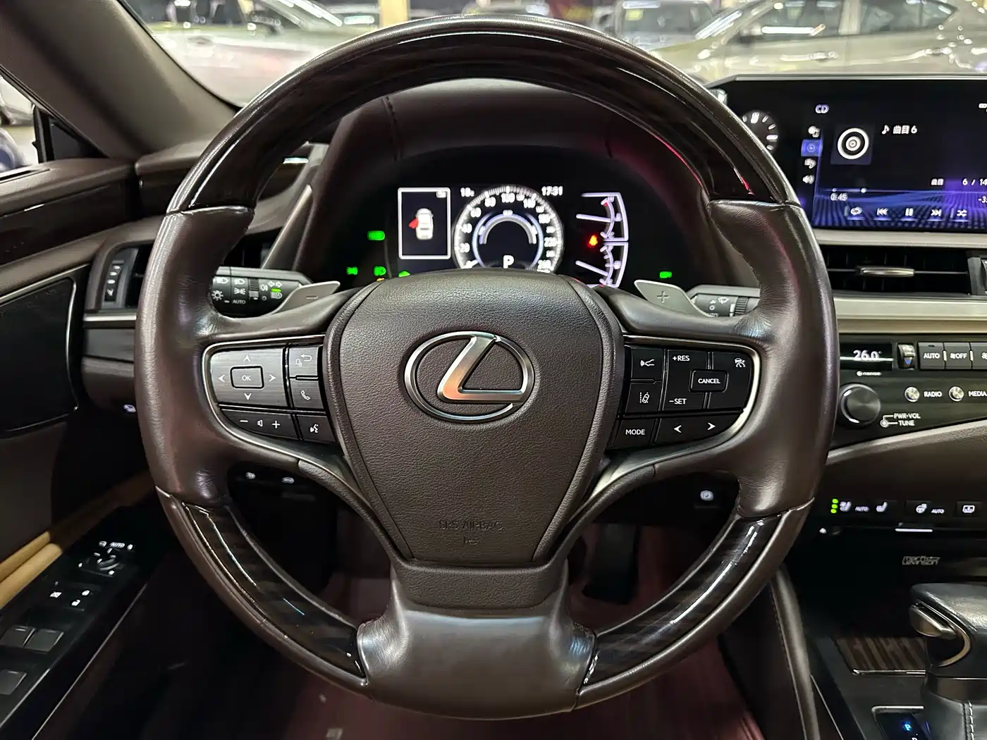 Lexus ES 2020 Model 300h Executive Edition фото 10